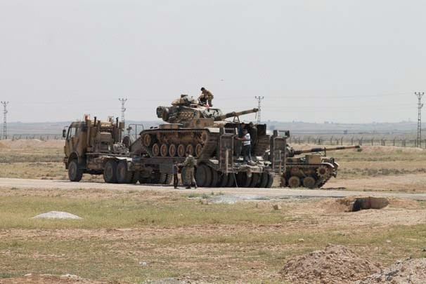 Suriye sınırında hareketlilik tanklar namlularını Telabyad'a çevirdi