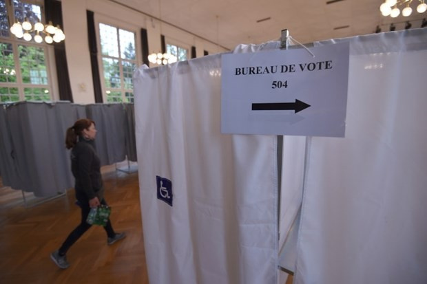 Fransa'da seçim günü ilk oylar sandıkta