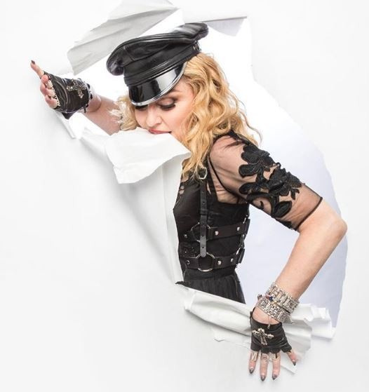 Dünyaca ünlü şarkıcı Madonna'dan çıplak paylaşım!