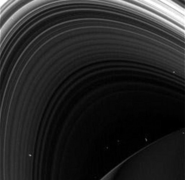 NASA bu fotoğrafları ilk kez yayınladı Satürn'e bakın