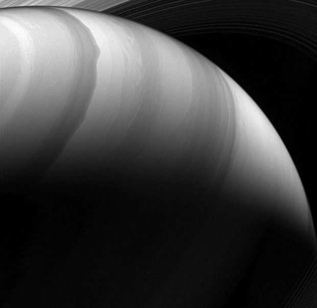 NASA bu fotoğrafları ilk kez yayınladı Satürn'e bakın