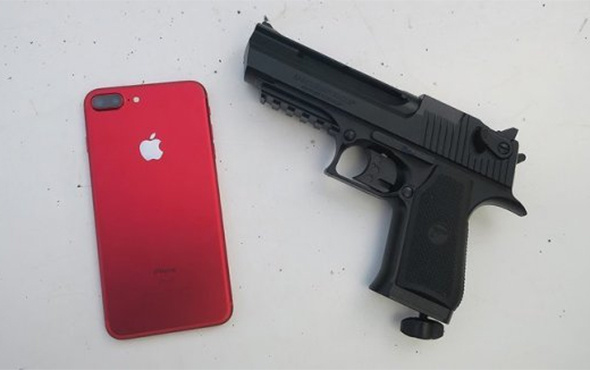 Kırmızı iPhone 7 mermilere ne kadar dayanıklı?