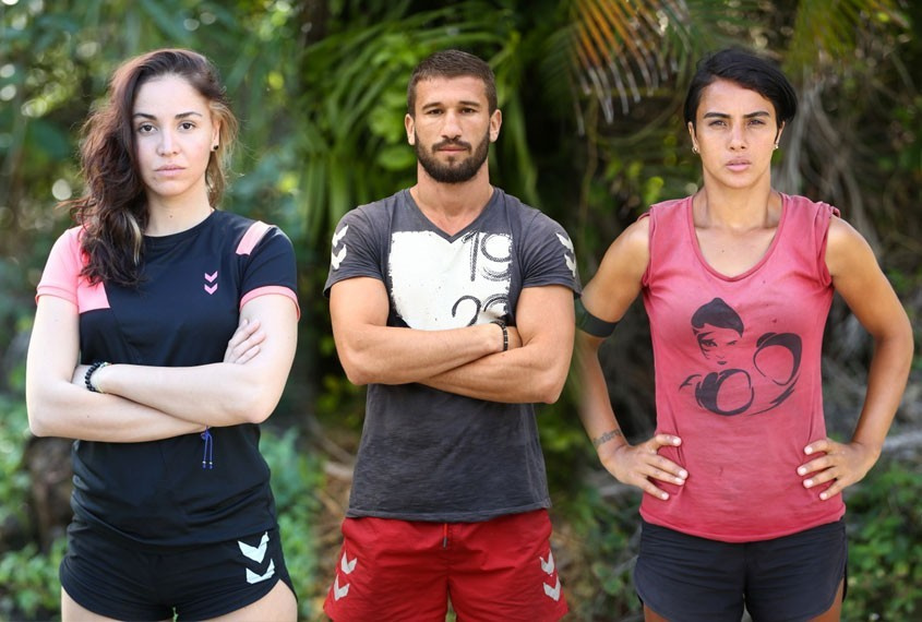 Survivor'da aşk üçgeni Sabriye'den Adem'e olay Berna sorusu!