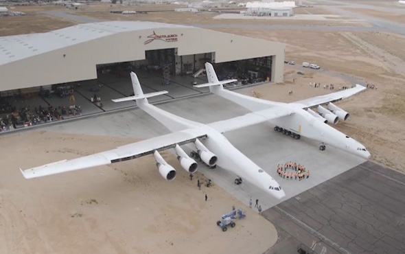 Dünyanın en büyük uçağı göründü