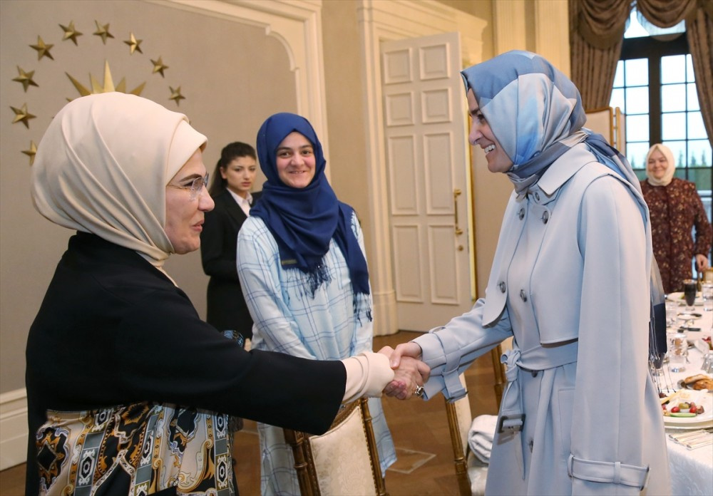 Emine Erdoğan devlet koruması altındaki çocuklara iftar verdi