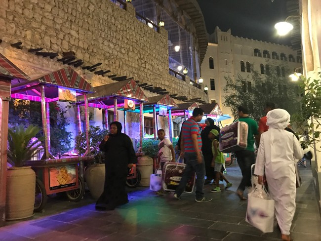 Katar'da Türk gıda ürünleri rafları doldurdu