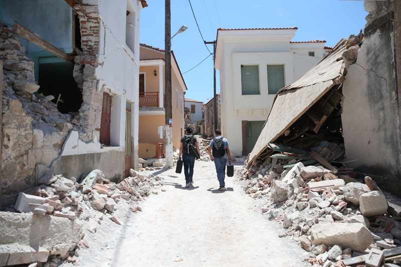 İzmir'deki deprem Midilli adasını böyle vurdu