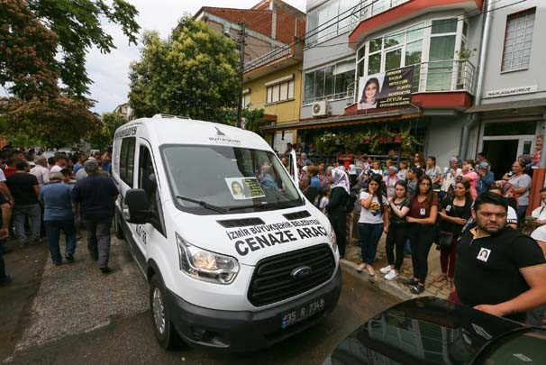 Ceylin son yolculuğuna böyle uğurlandı