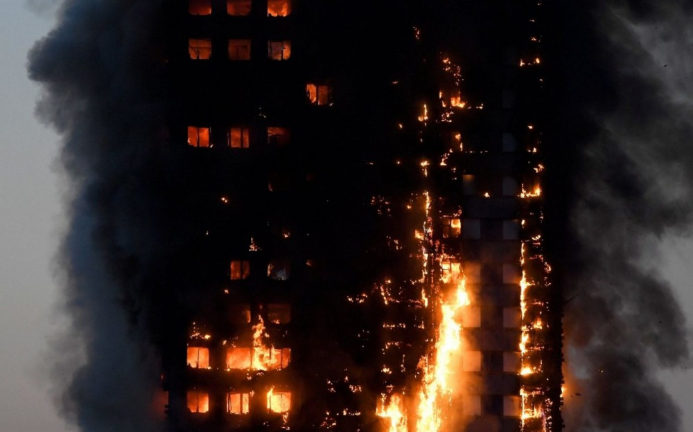 Londra'da korkunç yangın 24 katlı binada Türkler de var!