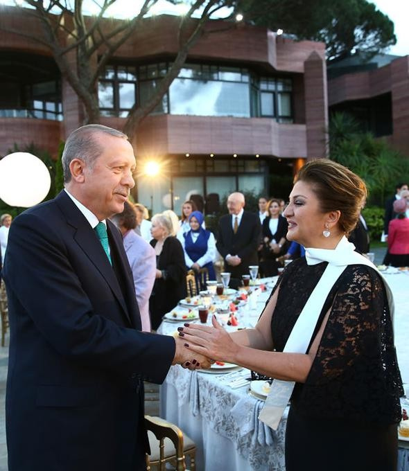 Erdoğan iftarda sanatçılarla ne konuştu fotoğrafın sırrı ortaya çıktı