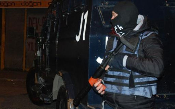 Devrilen zırhlı araçtaki 8 polis yaralandı