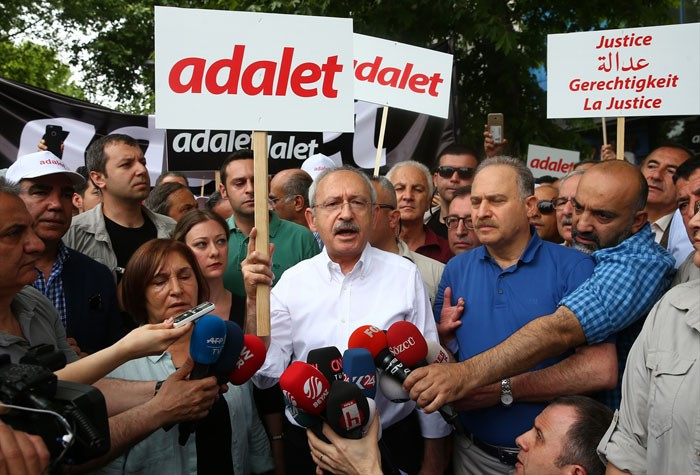 Kılıçdaroğlu'yla birlikte yürüyüşe katılan sürpriz isim