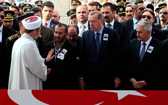 Cumhurbaşkanı Erdoğan ve Başbakan Yıldırım şehit cenazesine katıldı