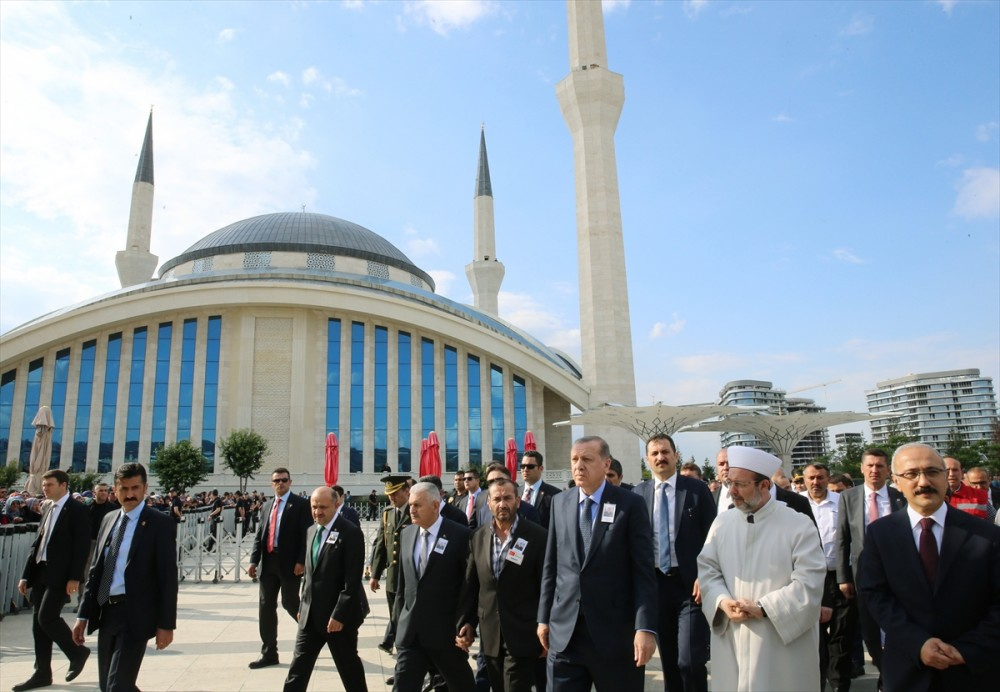 Cumhurbaşkanı Erdoğan ve Başbakan Yıldırım şehit cenazesine katıldı