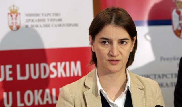 Sırbistan'ın ilk eşcinsel başkanı Ana Brnabic'e bakın