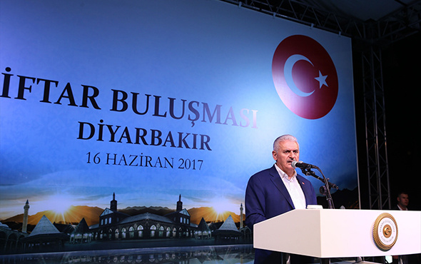 'Yürüyeceksen darbeye karşı yürüyeceksin'