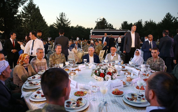 Binali Yıldırım şehit aileleriyle iftarda bir araya geldi