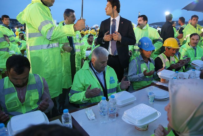 Başbakan Yıldırım 3. havalimanı işçileriyle iftar yaptı