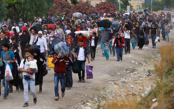 Suriyeliler akın akın ülkelerine dönüyor