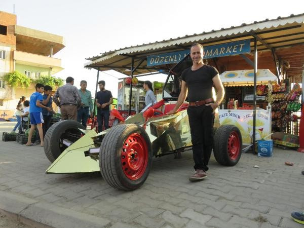 Bakkal Osman'ın yarış arabasını görenler hayran kalıyor