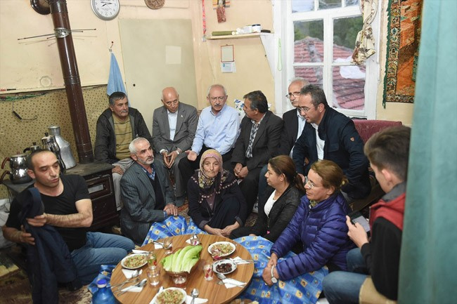 Kılıçdaroğlu köy evinde iftar yaptı