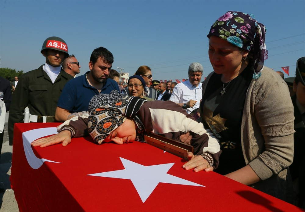 Şehit annesi yürek dağladı! Oğlum kokun geliyor