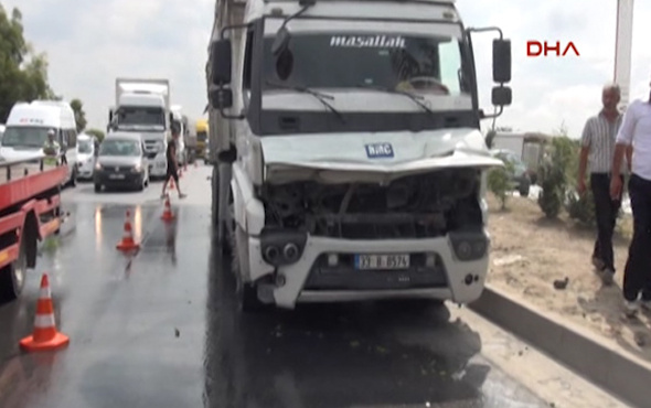 Tarım işçilerini taşıyan kamyonet TIR'a çarptı: 3 ölü, 5 yaralı