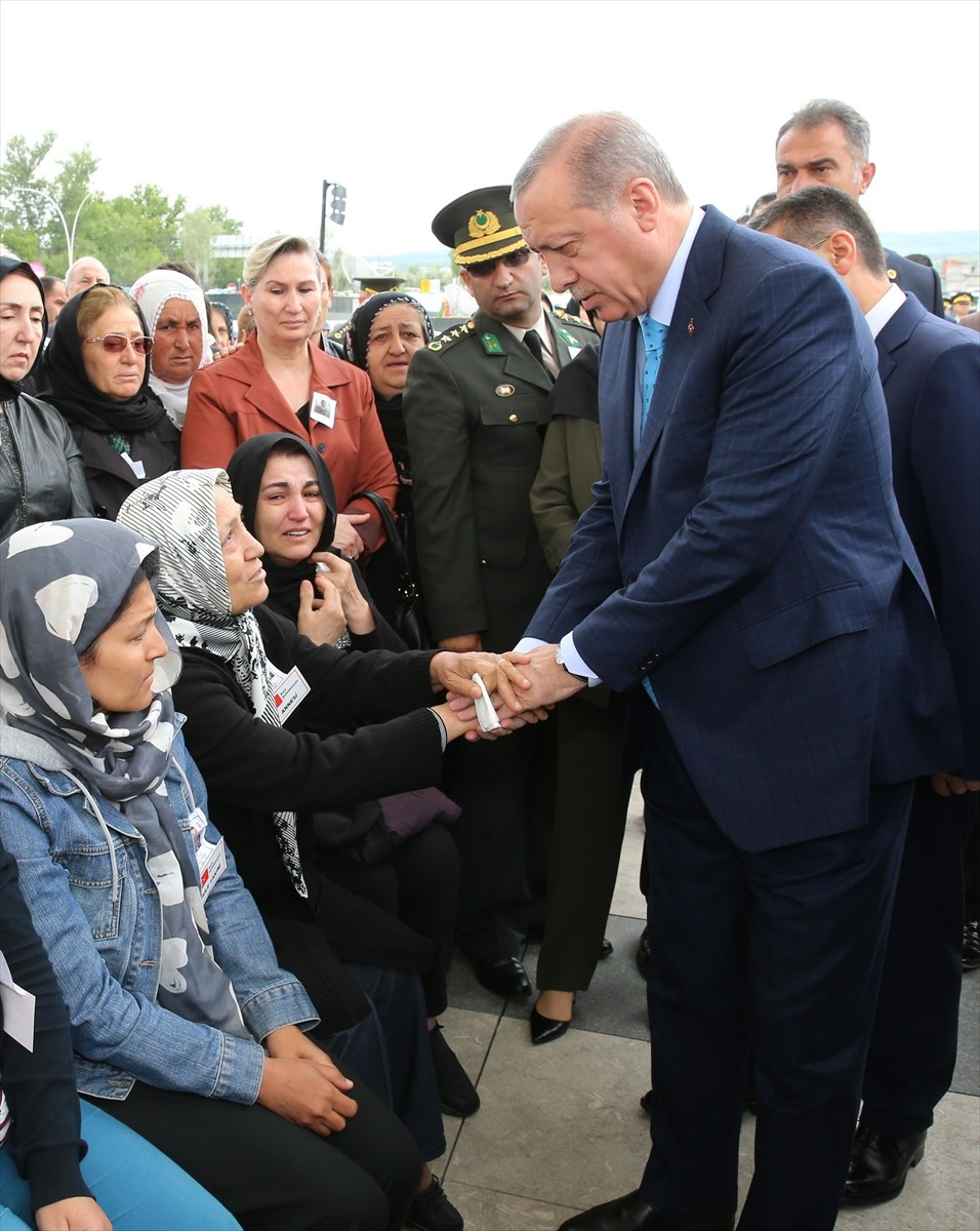 Şehit Yüzbaşı Üçöz son yolculuğuna uğurlandı