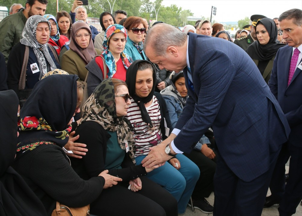 Şehit Yüzbaşı Üçöz son yolculuğuna uğurlandı