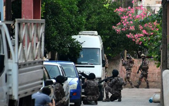 Adana'da neler oluyor? Sokaklar trafiğe kapatıldı ev ablukaya alındı
