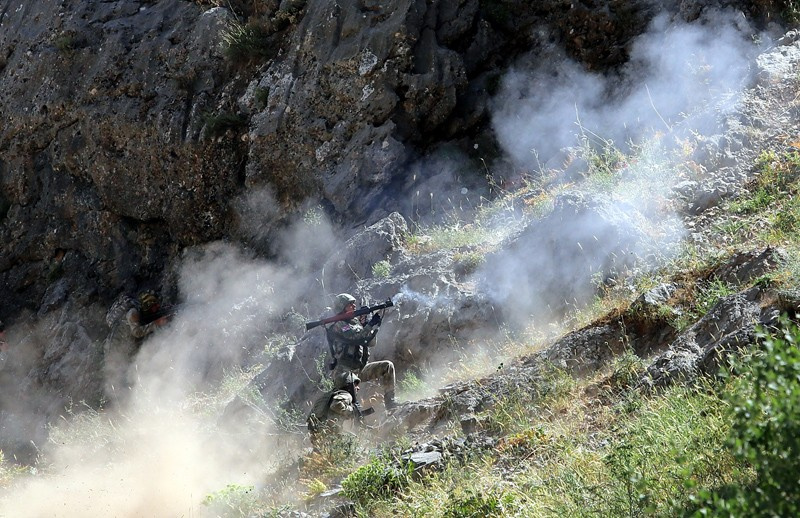 Dağlıca'da Mehmetçik teröristlerin inlerine giriyor