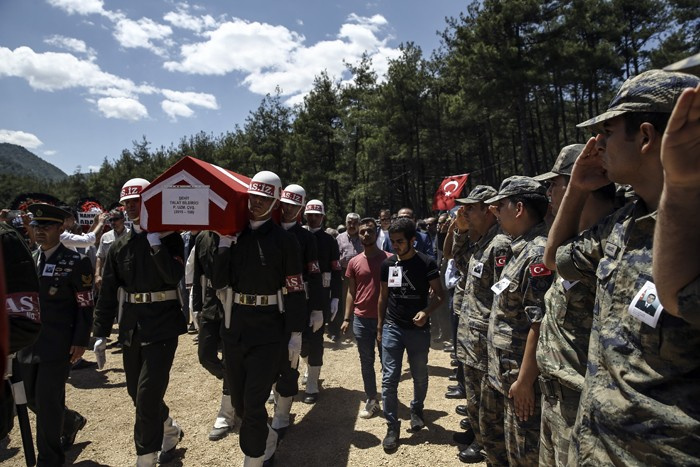 Bitlis şehidi gözyaşları arasında toprağa verildi!