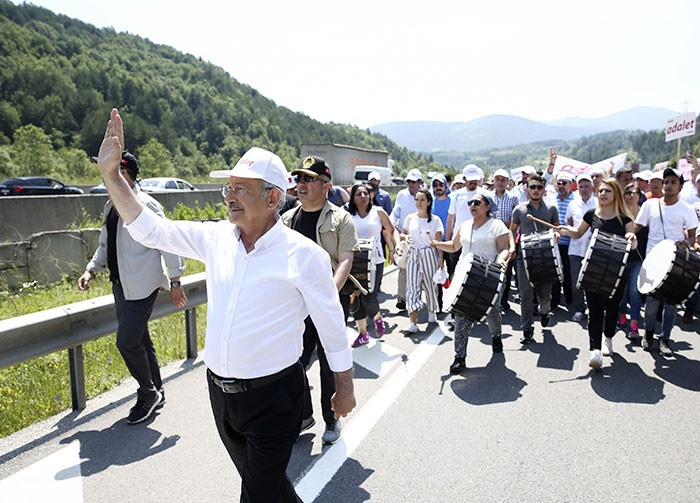  Kemal Kılıçdaroğlu’nun konvoyunda korkutan kaza!