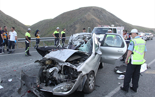 Erzincan'da feci trafik kazası: 5 ölü