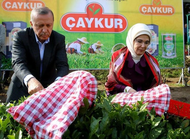 Erdoğan'ı görünce gözyaşlarını tutamadı yaşlı adam sarılarak...
