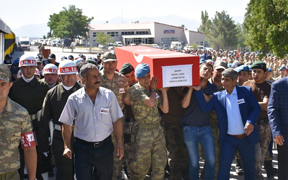 Şırnak'ta şehit olan 3 asker son yolculuğuna uğurlandı