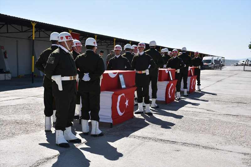 Şırnak'ta şehit olan 3 asker son yolculuğuna uğurlandı