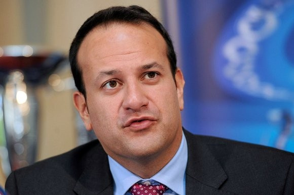 İrlanda'ya eşcinsel başbakan