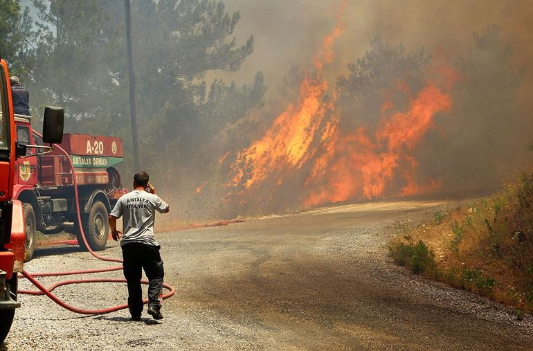 Alanya'da yangın mahalle boşalttırdı