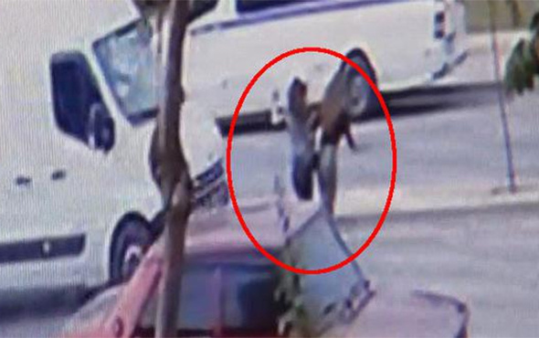 İzmir'deki korkunç kazada 2 genç kız 50 metre savruldu!