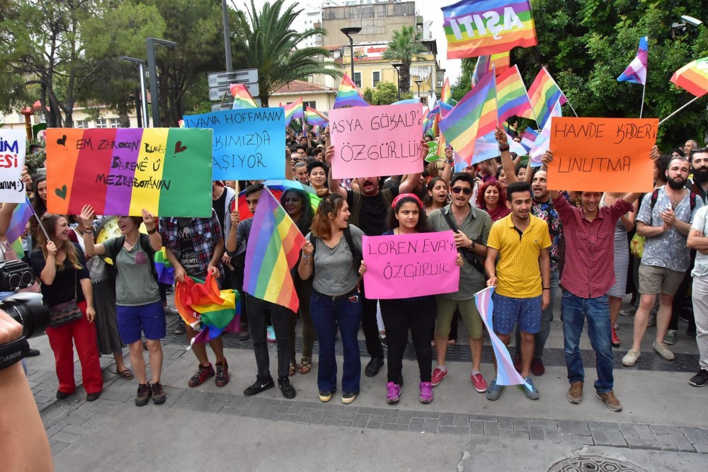 LGBT İzmir'de beşinci kez yürüdü
