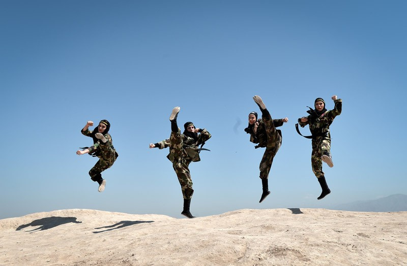 İran'ın bu yüzü çok başka ninja kadınlara bakın!