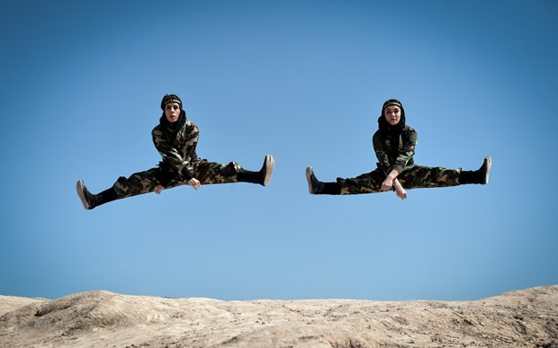 İran'ın Ninja Kadınları göz korkuttu