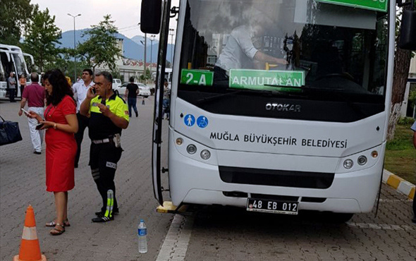 Sürücü cep telefonuyla ilgilenirken olanlar oldu