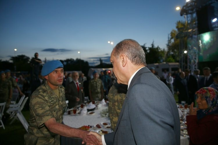 Abdullah Gül ve Erdoğan birlikte iftar yaptı