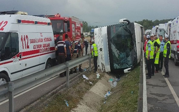 Samsun'da askerleri taşıyan otobüs devrildi