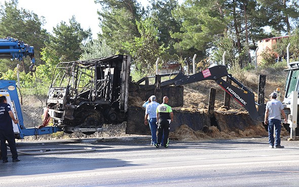 Denizli'de seyir halindeki kamyon alev alev yandı!