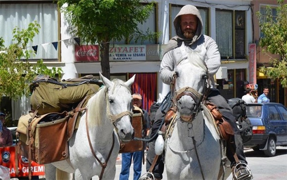 Polonya'dan at üstünde yola çıktı, 8 ayda Kütahya'ya geldi!