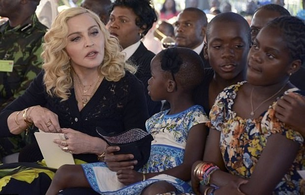 Madonna,evlat edindiği kızının adıyla hastane açtı