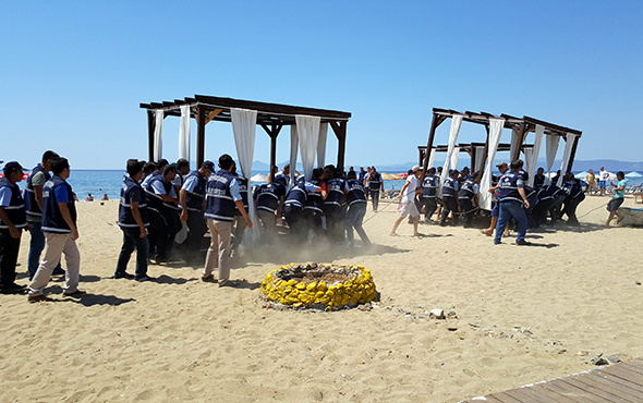 Tatilciler şaştı kaldı: Ünlü plajda hava destekli operasyon!